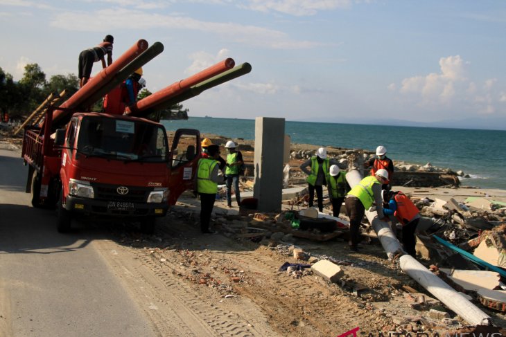 antarafoto-pemulihan-listrik-pasca-gempa-031018-akbar-1