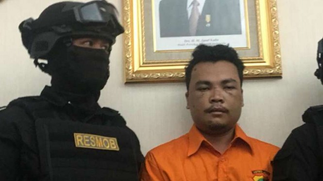 5bee8fed0b60d-haris-simamora-23-pelaku-pembunuhan-satu-keluarga-di-bekasi-jawa-barat_665_374