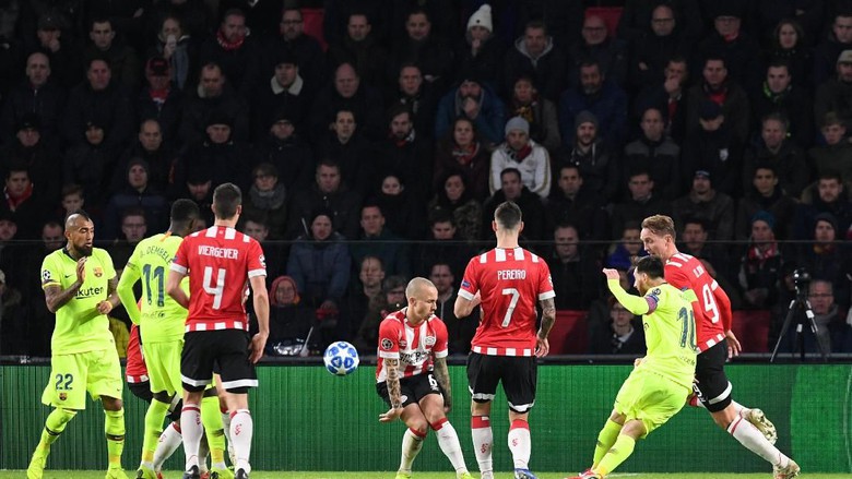Barcelona Kalahkan PSV 2-1