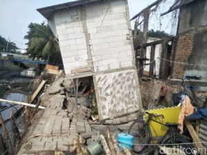 Kondisi bangunan yang amblas