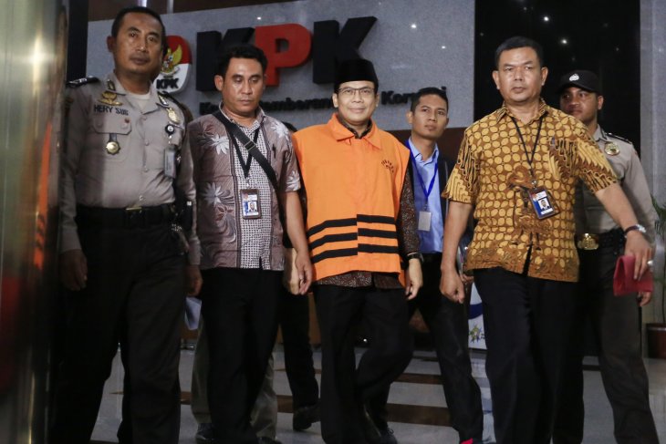 antarafoto-taufik-kurniawan-ditahan-kpk-021118-rn-1.jpg