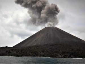 Gunung Anak Krakatau di Selat Sunda