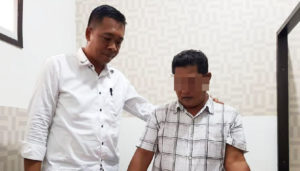 PNS BA (kanan) yang kena OTT dana masjid
