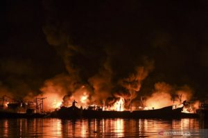 Kebakaran-Kapal-Muara-Baru-230219-hma-13.jpg