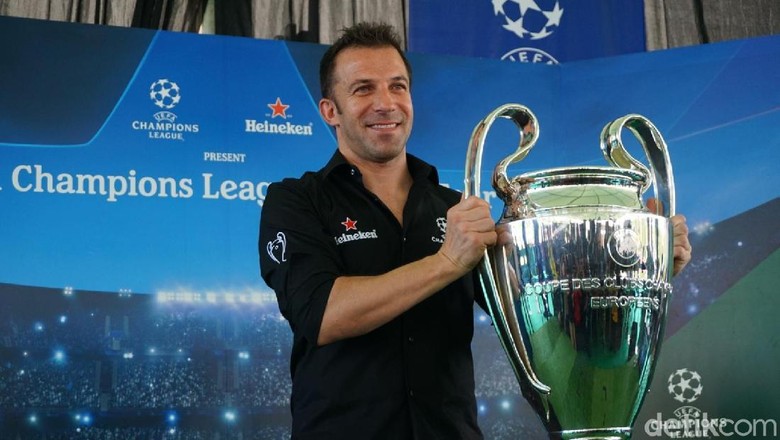 Alessandro Del Piero bawa trofi Liga Champions ke Bali
