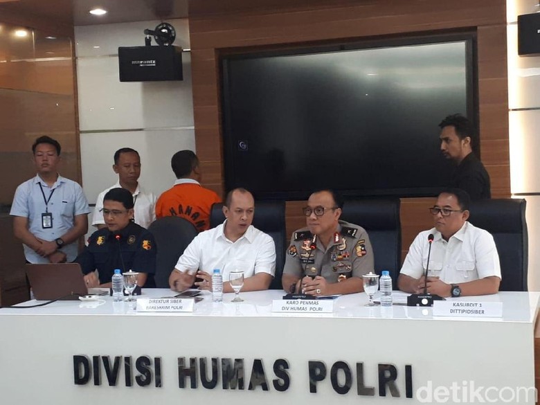 Polisi saat merilis kasus hoax surat suara tercoblos