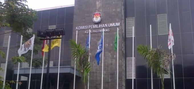 bendera-partai-di-kpu-palembang