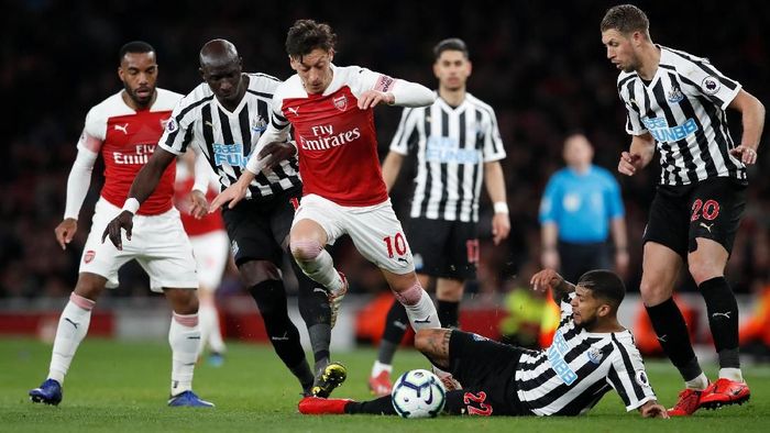 Arsenal mengalahkan Newcastle United 2-0
