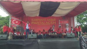 Kampanye Partai Aceh di Lapangan Hiraq, Kota Lhokseumawe diwarnai berkibarnya Bendera Bulan Bintang