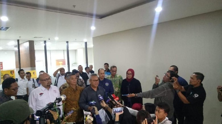 Komisioner KPU melaporkan akun medsos yang menuding server di-setting menangkan Jokowi ke Bareskrim Polri