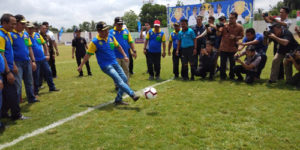 gubernus melakukan kickoff