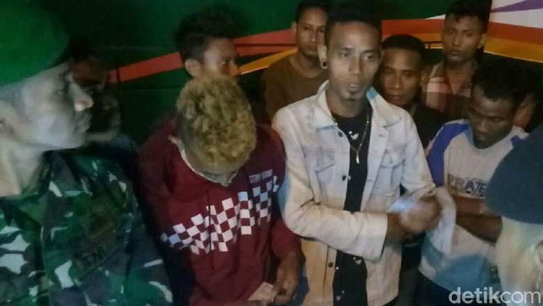 Puluhan warga yang diduga akan ikut aksi ke Jakarta