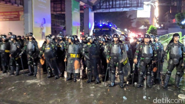 TNI ikut mengamankan situasi