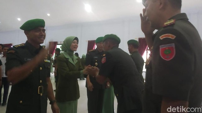Prosesi pencopotan Dandim Kendari.