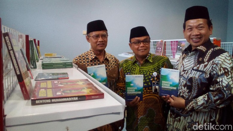 Haedar Nashir (paling kiri)