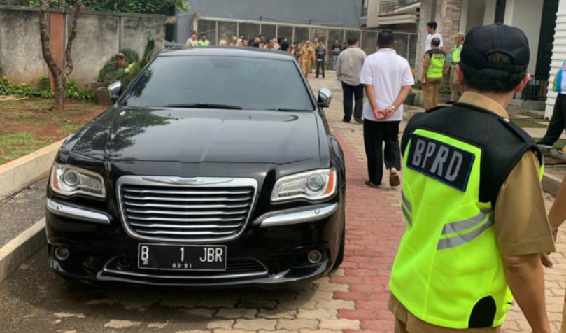BPRD saat merazia mobil mewah