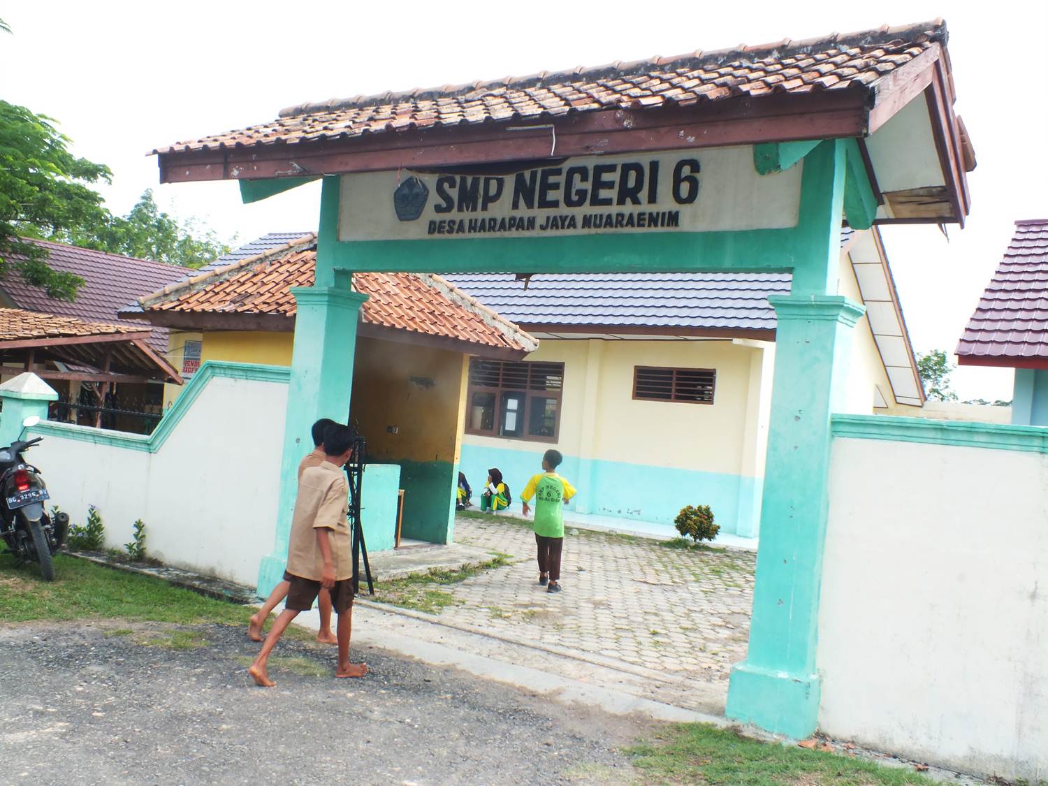 SMPN6-gerbang