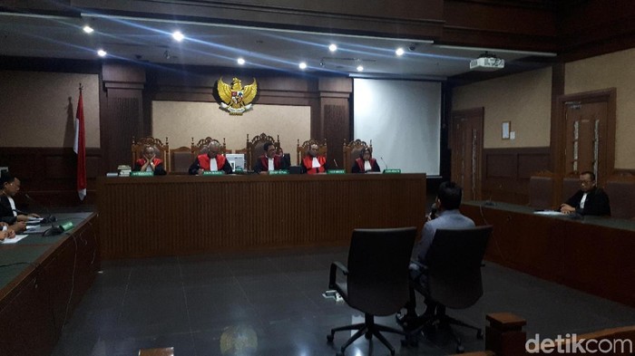 Sidang dakwaan Soetikno Soedarjo