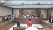 Lutfi Aldiandi duduk di kursi terdakwa