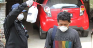 Tukang kebun rumah yang penghuninya terjangkit Virus Corona dievakuasi di Depok.