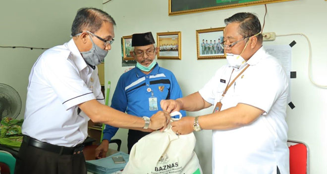 Bagikan Sembako