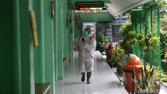 Penyemprotan Disinfektan