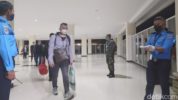 Gelombang pertama kedatangan TKA asal China tiba di Bandara Halu Oleo, Kendari