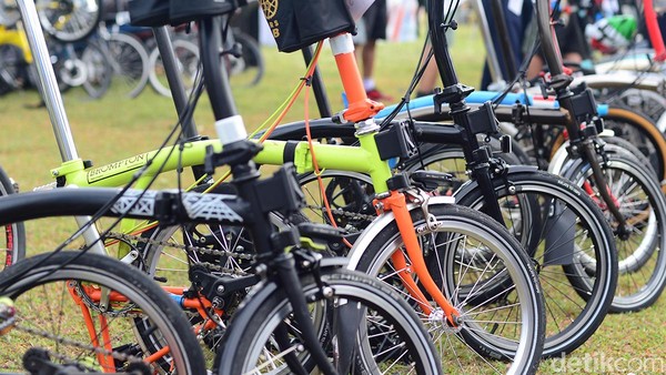 ilustrasi Sepeda Brompton