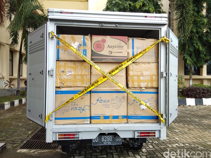 Barang bukti ribuan masker yang hendak diekspor keluar negeri