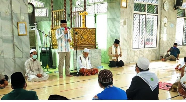 ISKANDAR SAAT MEMBERIKAN SAMBUTAN