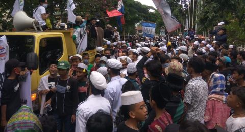 31101-aksi-bebaskan-habib-rizieq-di-dprd-cimahi