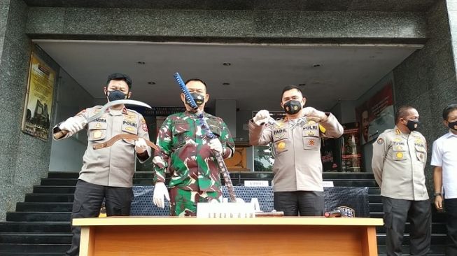 74882-polda-metro-jaya-saat-merilis-kasus-penyerangan-diduga-kelompok-simpatisan-habib-rizieq-shihab