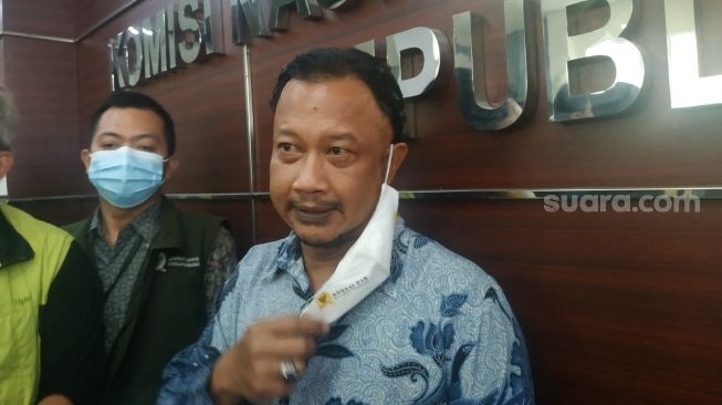 Komisioner Komnas HAM Choirul Anam usai menerima tim dokter forensik RS Polri yang melakukan autopsi kepada jasad 6 pengawal Rizieq Shihab.