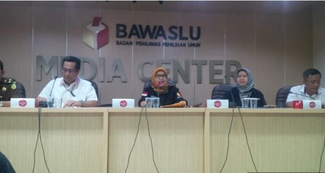 Ratna Dewi Pattalolo