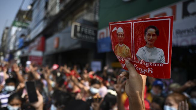 Unjuk rasa memprotes kudeta militer di Myanmar