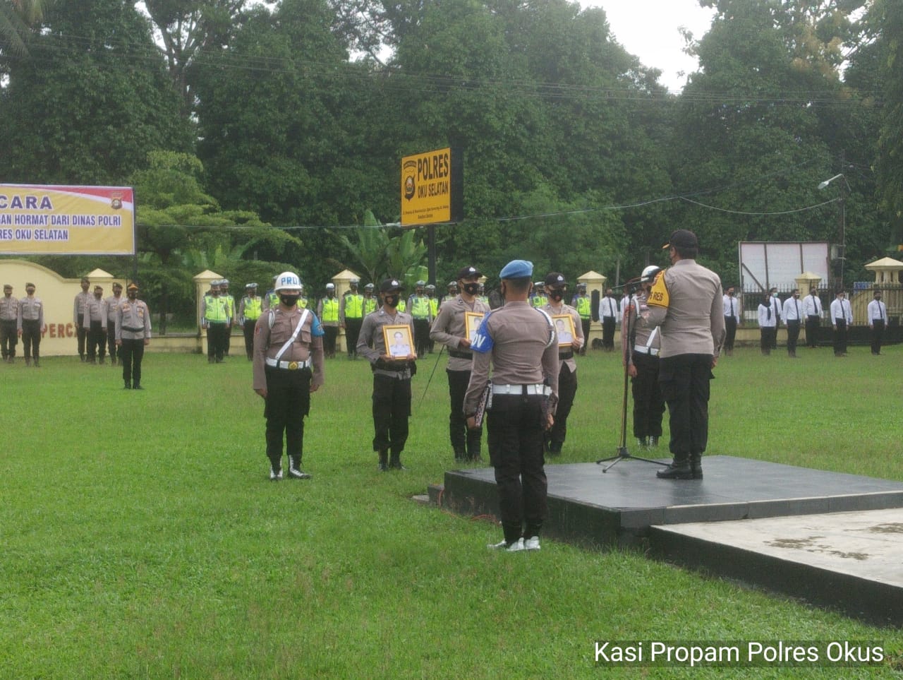 Pecat Anggota Polisi 1