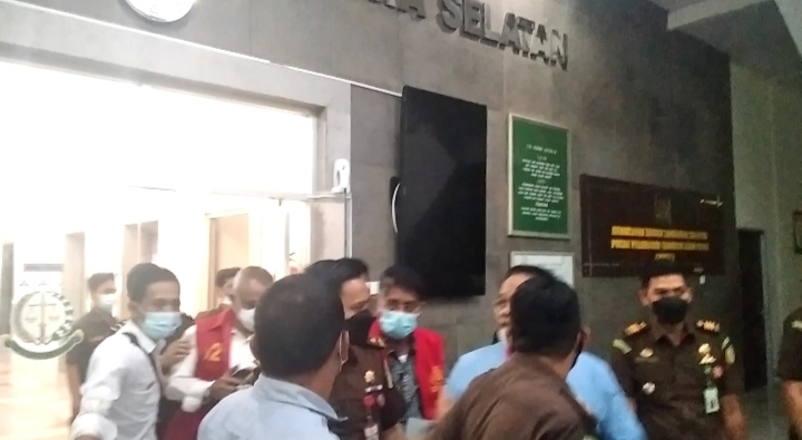 Tahan