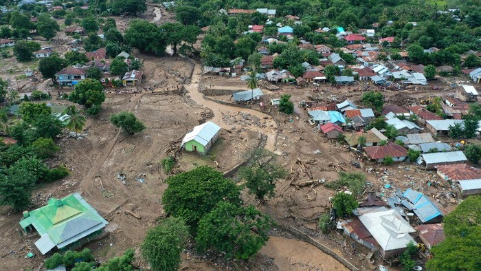 Foto udara dampak banjir bandang di Flores Timur
