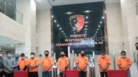 15666-bupati-nganjuk-novi-rahman-hidayat-dan-tersangka-lainnya-saat-resmi-ditahan-oleh-bareskrim-polri