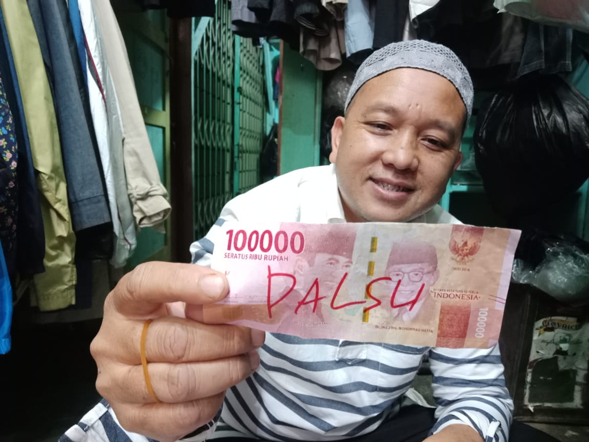 Uang palsu