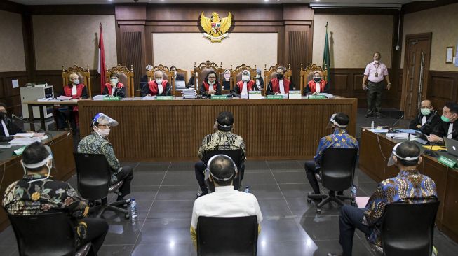 Terdakwa kasus dugaan korupsi pengelolaan dana dan penggunaan dana investasi pada PT Asuransi Jiwasraya