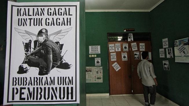 Poster serukan pembubaran UKM Menwa UNS