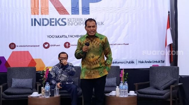 84438-ketua-komisi-informasi-pusat-gede-nuryana-dan-penanggung-jawab-ikip-komisi-informasi-pusat-romanus