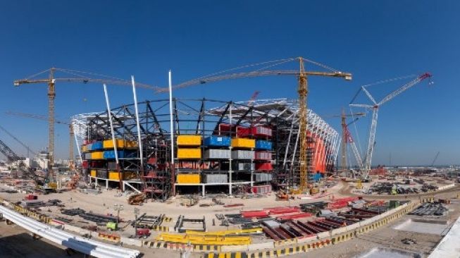 Suasana proyek pembangunan Stadion Ras Abu Aboud, salah satu stadion yang akan digunakan pada Piala Dunia FIFA 2022 di Doha di Qatar, Rabu