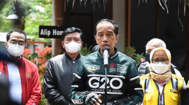 Presiden Jokowi usai meninjau homestay gelaran MotoGP di Mandalika.