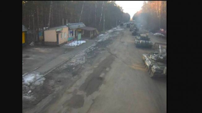 56186-tank-militer-rusia-bersiap-siap-menyerang-ukraina-dan-masuk-melalui-belarus Tank militer Rusia bersiap menyerang Ukraina.