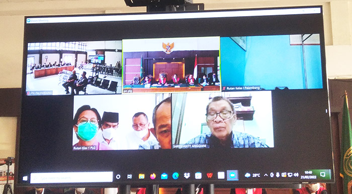 Sidang ditunda