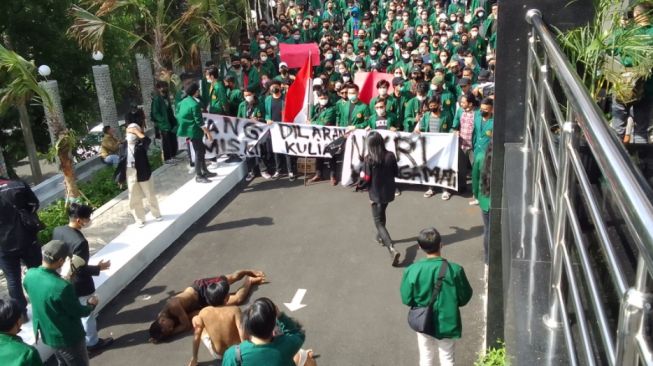 10112-aksi-mahasiswa-unpas-bandung