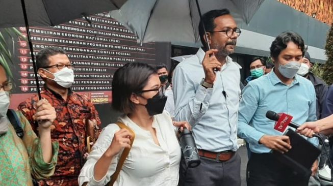 55452-haris-azhar-dan-fatia-maulidiyanti