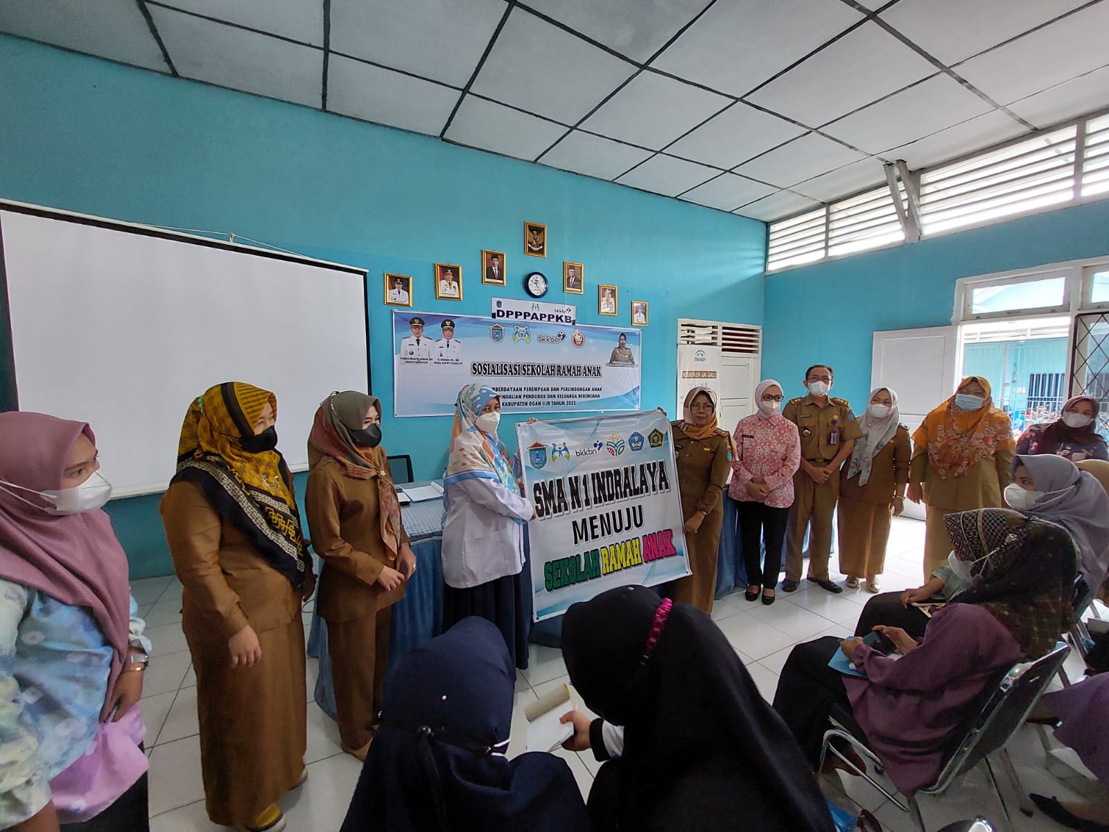 IMG-20220308-WA0098 sosialisasi sekolah ramah anak, Selasa (8/3/2022). Kegiatan tersebut diselenggarakan oleh Dinas Pengendalian Penduduk, Keluarga Berencana, Pemberdayaan Perempuan, dan Perlindungan Anak Daerah (PPKBP3AD) Ogan Ilir di kantor dinas tersebut.